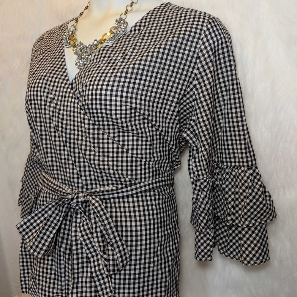 Beachlunchlounge Black & White Checker Wrap Blouse - Picture 4 of 8